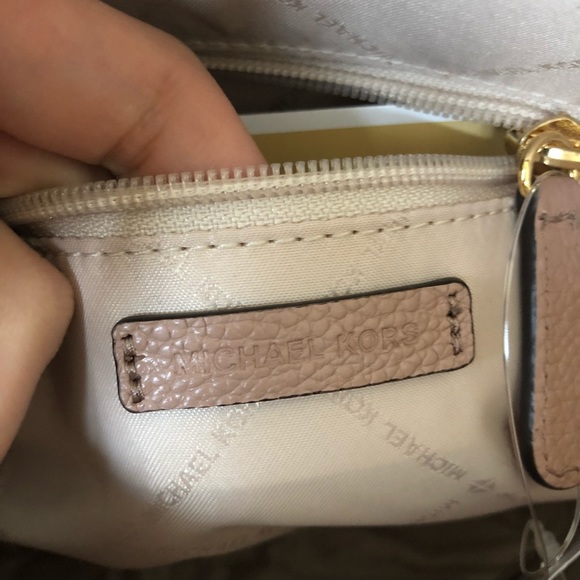 New Micheal Kors Dome Crossbody - Picture 4 of 8